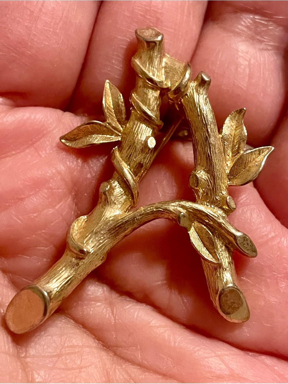 Sarah Coventry Gold Leaf Vine Brooch